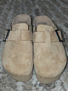 Madden NYC Clogs NWOT Size 6